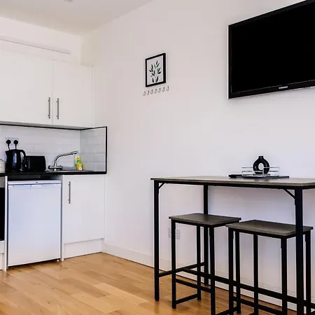 306, The Kove, West Hill Road-3
